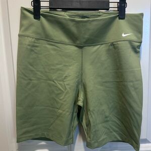 Nike Green Athletic Shorts Mid Rise